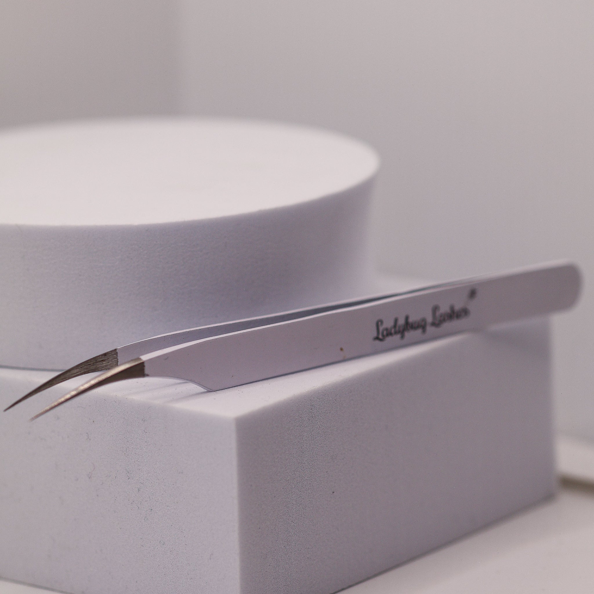 LADYBUGLASHES Swoop Tweezers Smooth Tip – precision lash extension tool"