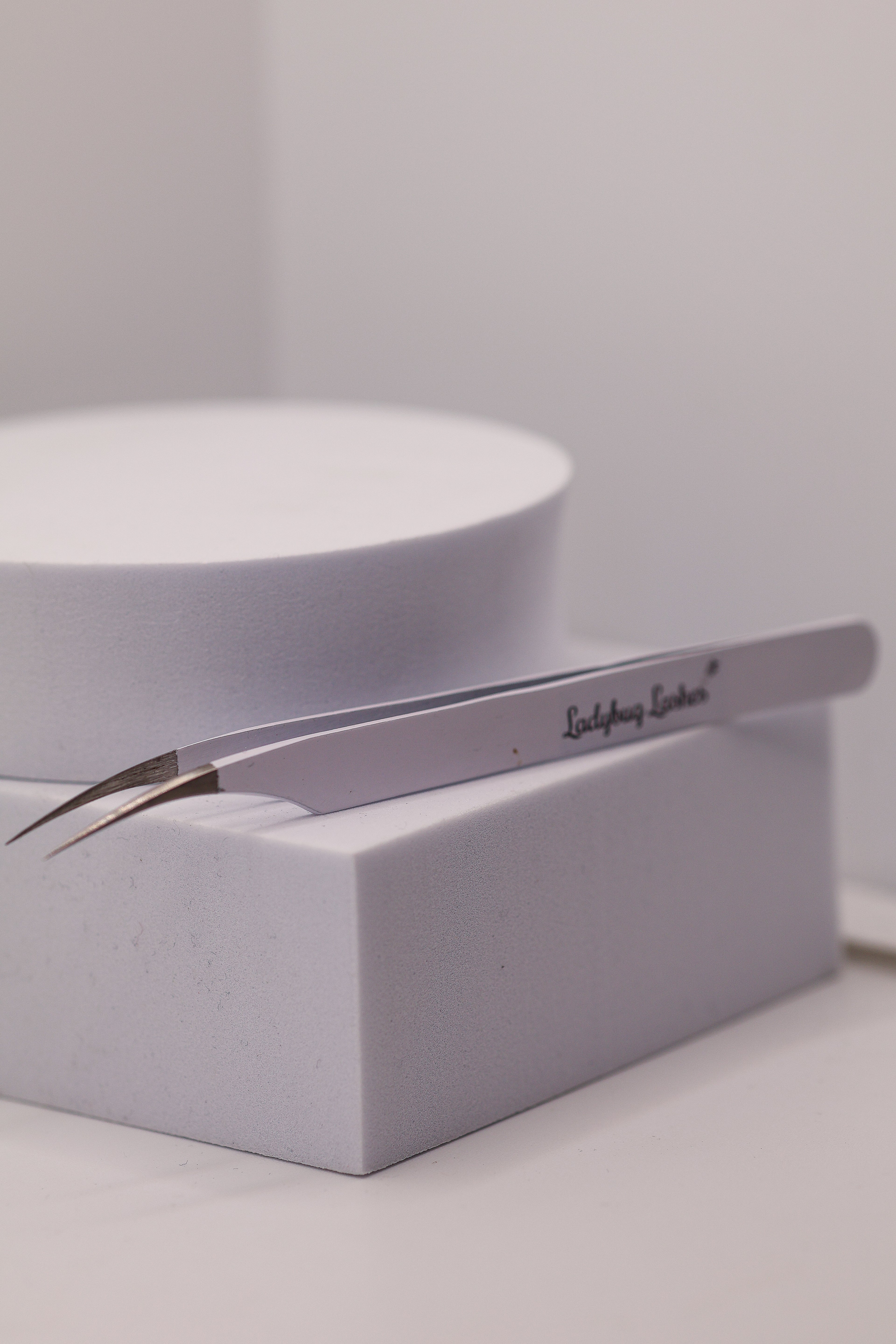 LADYBUGLASHES Swoop Tweezers Smooth Tip – precision lash extension tool"