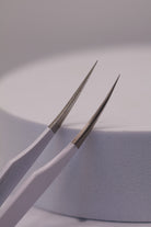 Close-up of LADYBUGLASHES Swoop Tweezers – smooth tip detail