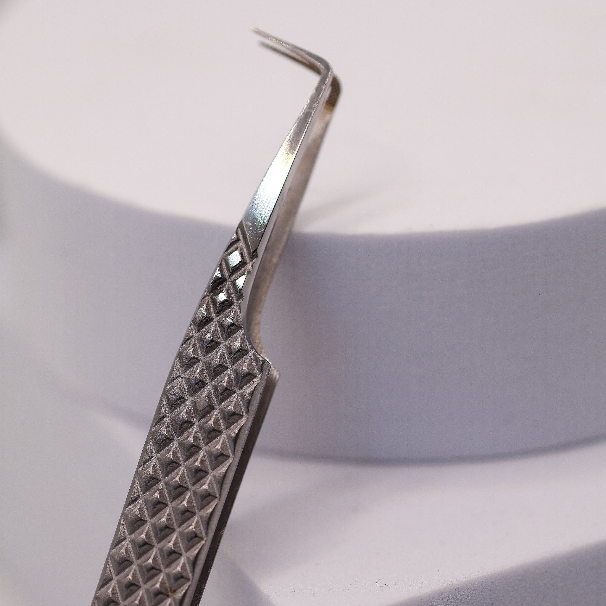 LADYBUGLASHES Classic 90° Tweezers – fibre grip tip, alternative angle"
