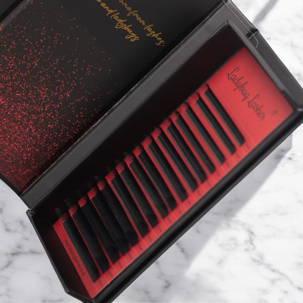 Platinum Velvet Volume Lashes – Mixed Tray (16 Rows)