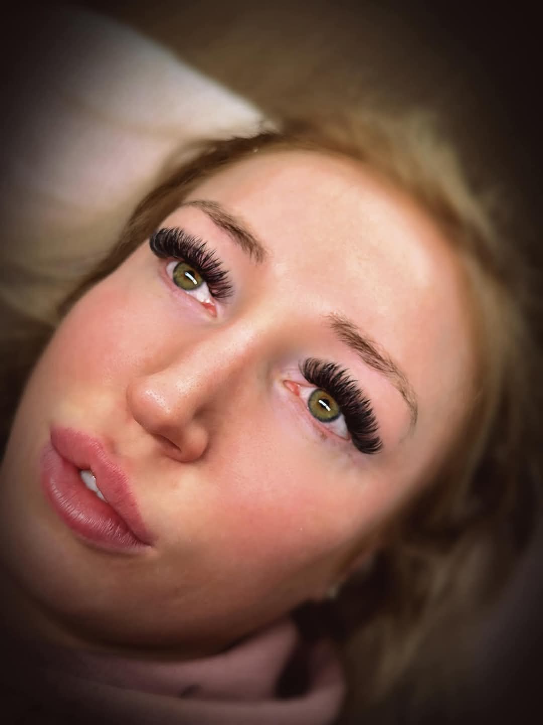 Platinum Volume Lashes – Mixed Tray (16 Rows)