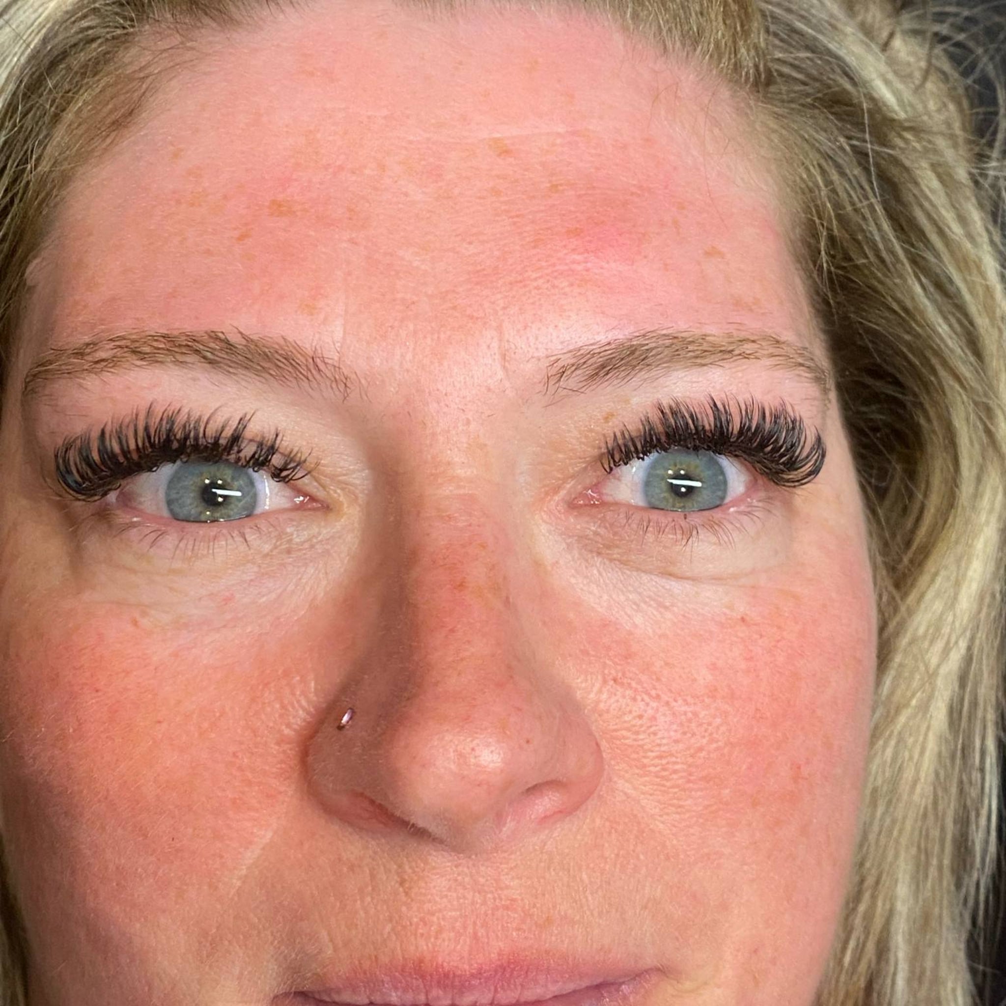 ladybuglashes lashglue lashtrays lashadhesive glueretention cloverlashes wlashes yylashes premades promades lashes