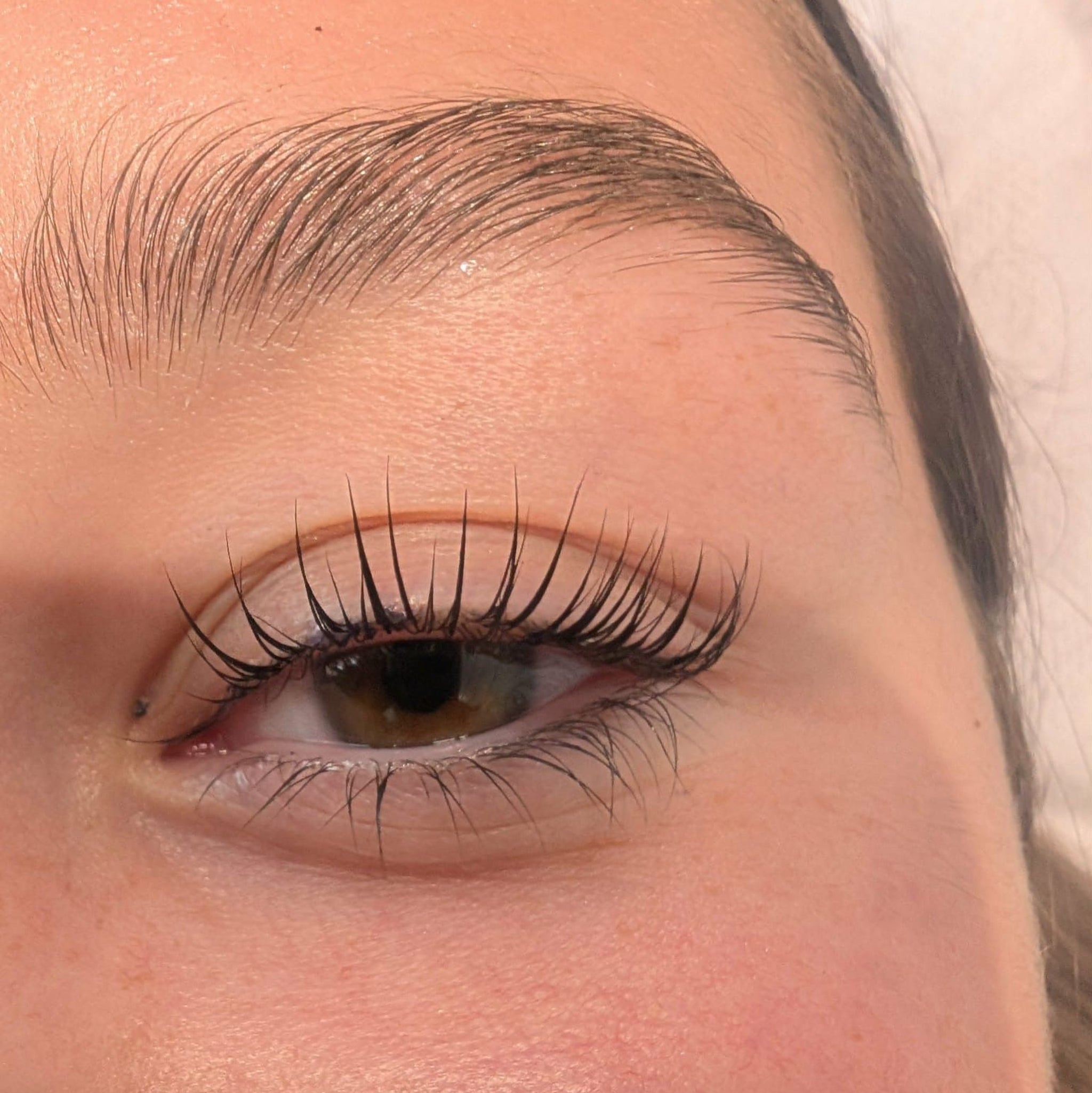 Close-up treatment result – LADYBUGLASHES Express Cysteamine System