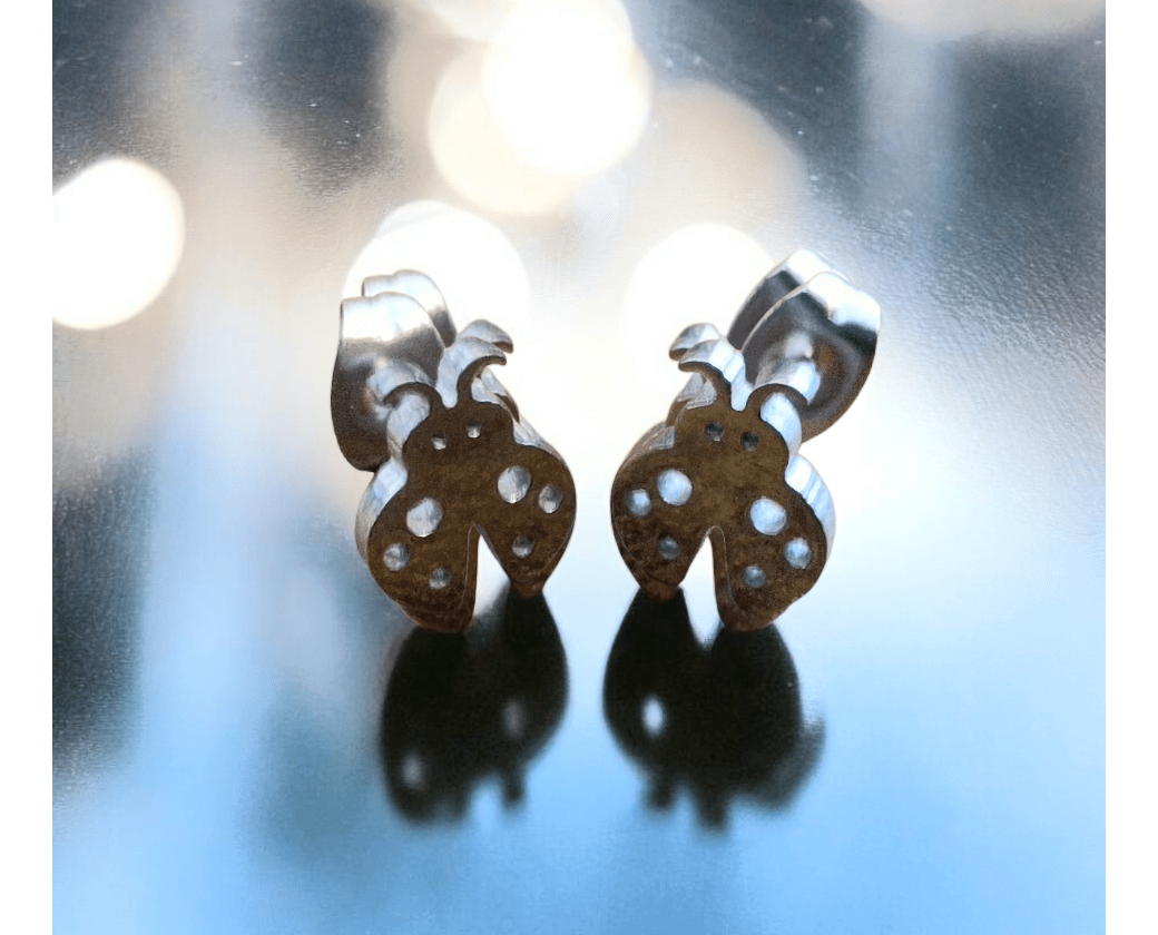 ladybuglashes lashglue lashtrays lashadhesive glueretention cloverlashes wlashes yylashes premades promades lashes